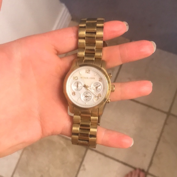 Michael Kors gold watch - Picture 2 of 2